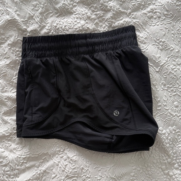 lululemon athletica Hotty Hot Low-Rise Unlined Short 2.5" Black Shorts Sz 6 - Picture 11 of 13